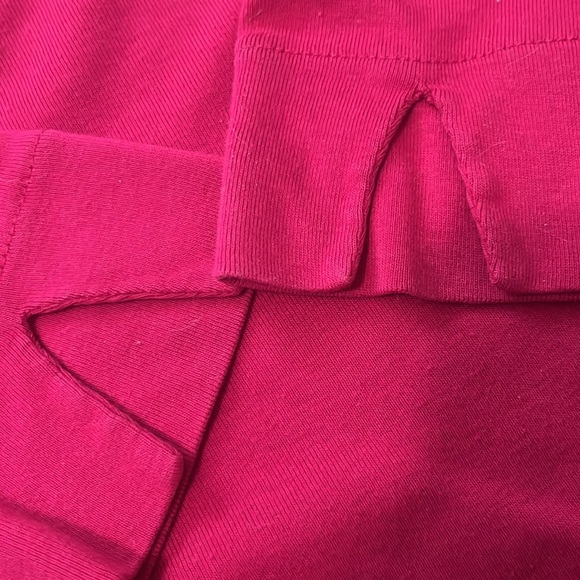 Vineyard Vines Short Sleeve Top in Cranberry EUC - Picture 4 of 6